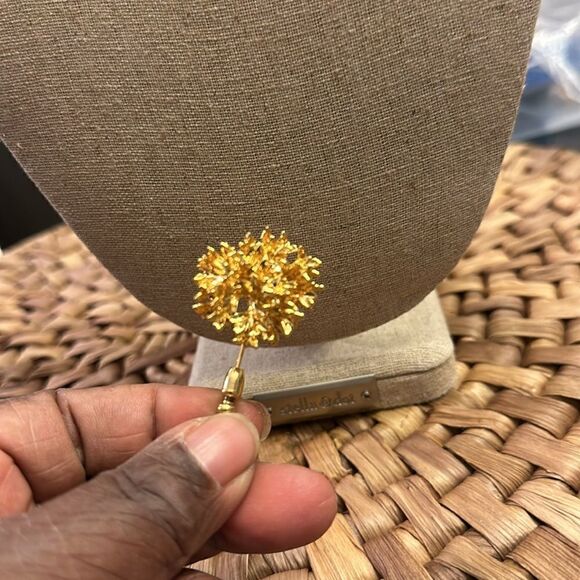 Vintage Gold Decorative Broche - Picture 3 of 4